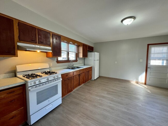 Building Photo - 2023 Broadway St