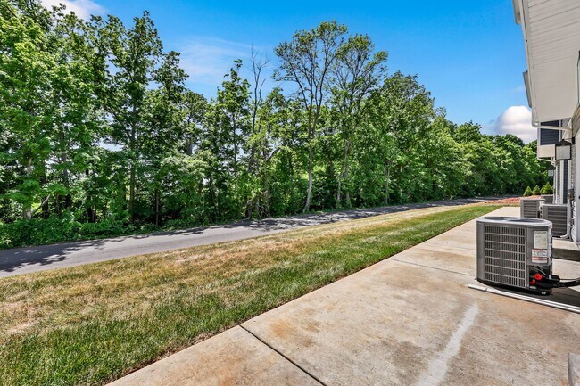 Building Photo - 352 Front Rdg Cir