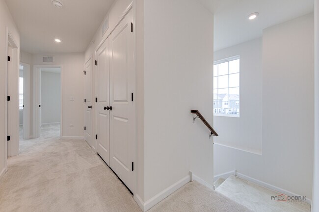Building Photo - 121 Yorktown Ct
