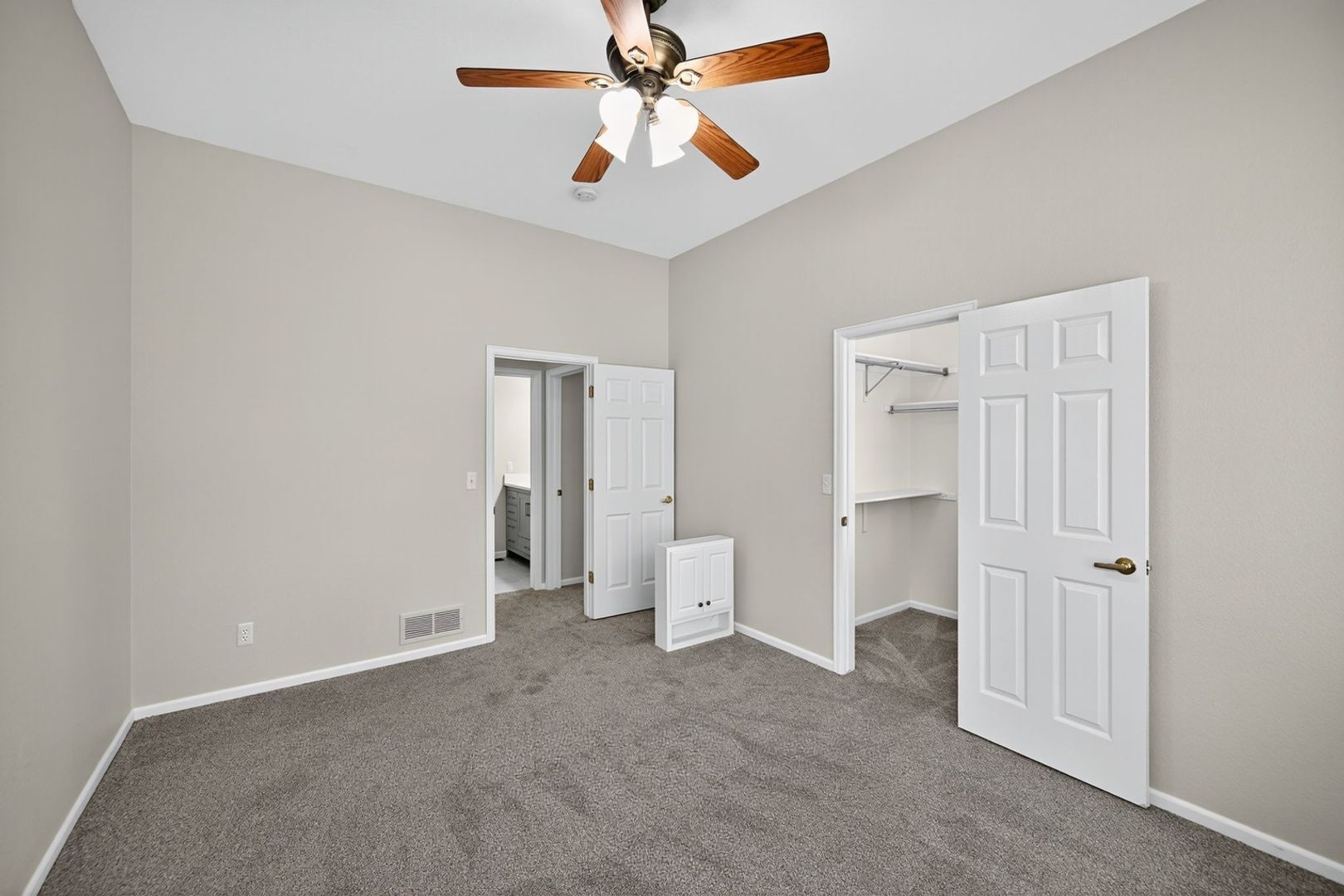 Building Photo - 11131 Park Vista Dr