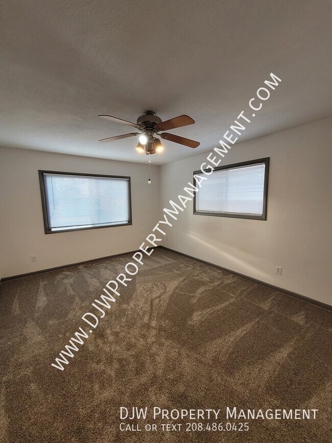 Building Photo - 16425 Farmway Rd
