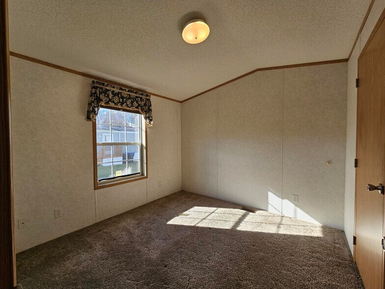 Building Photo - 45 Sunnyfield Dr