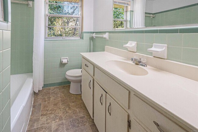 Building Photo - 1422 Flamingo Ln