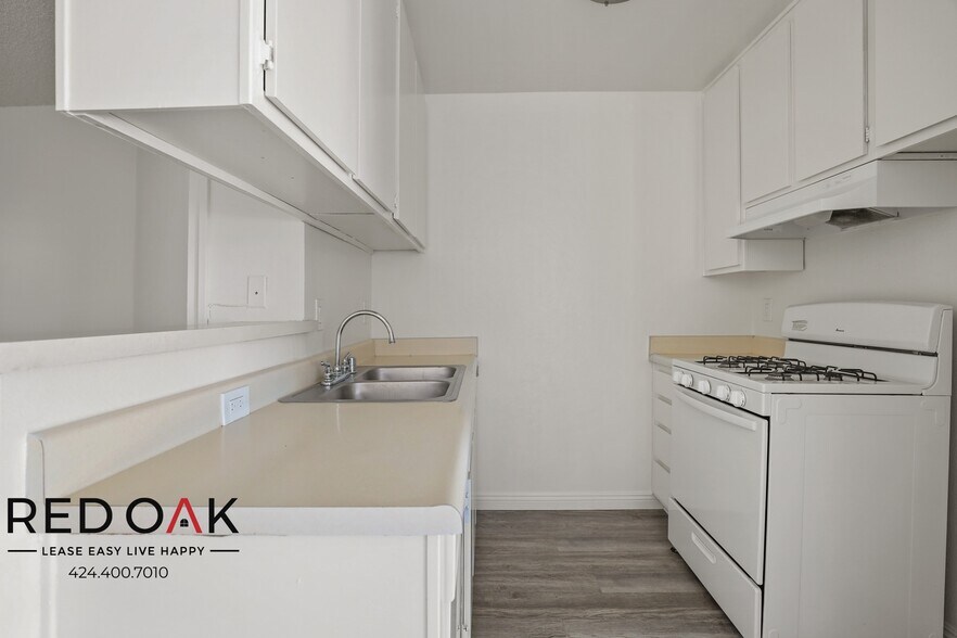 Building Photo - 8309 Cedros Ave