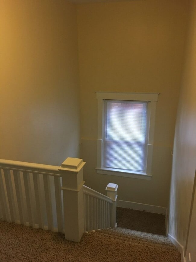Building Photo - 1445