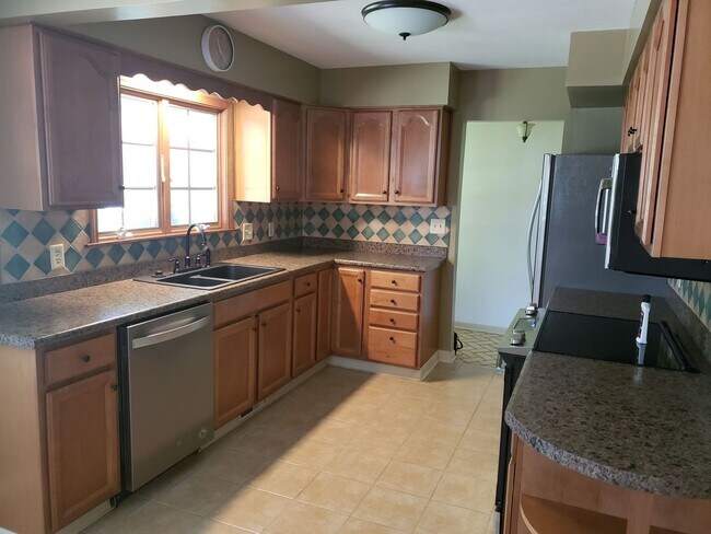 Building Photo - 4-bedroom, 2 bathroom unfurnished home in Stevensville