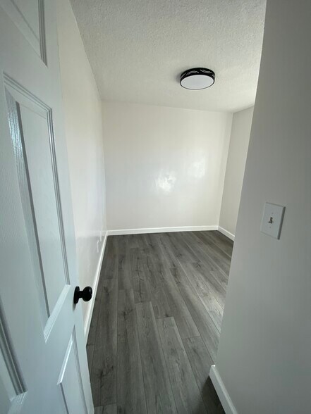 Building Photo - 1515 E 20th St