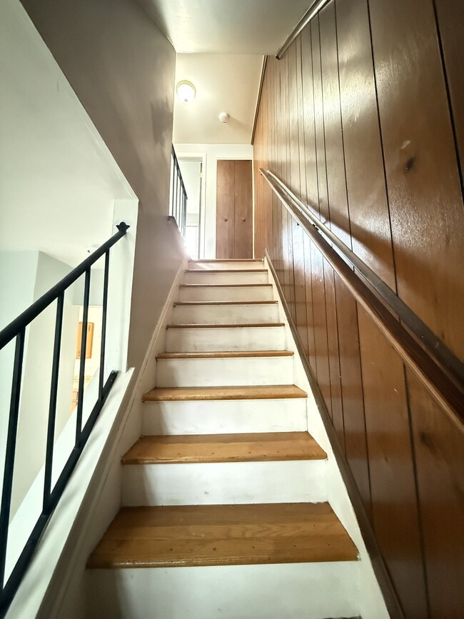 Building Photo - 176 N Christine Cir