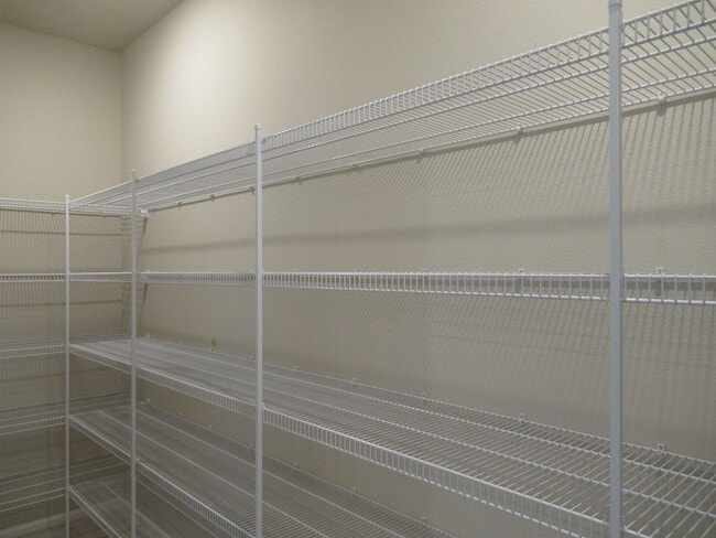 Building Photo - Large 5 bedroom, 2.75 bath home in Covington