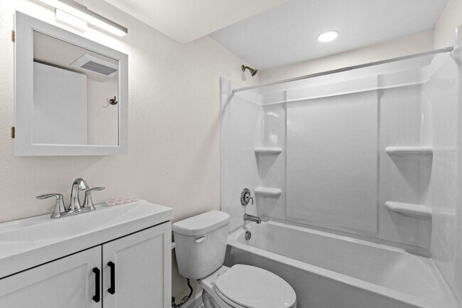 Building Photo - Colbert WA Rancher with Full basement for RENT!