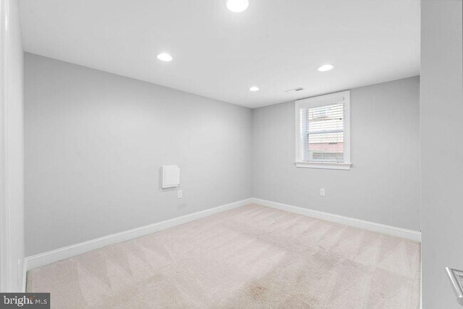 Building Photo - 5803 Ravenswood Rd