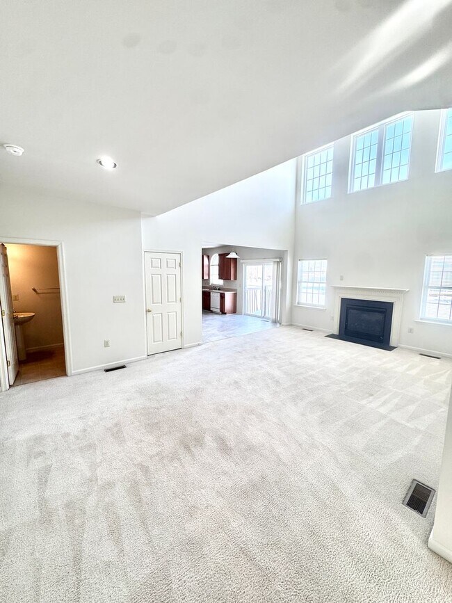 Building Photo - FIVE BEDROOMS in PARKLAND SCHOOLS!