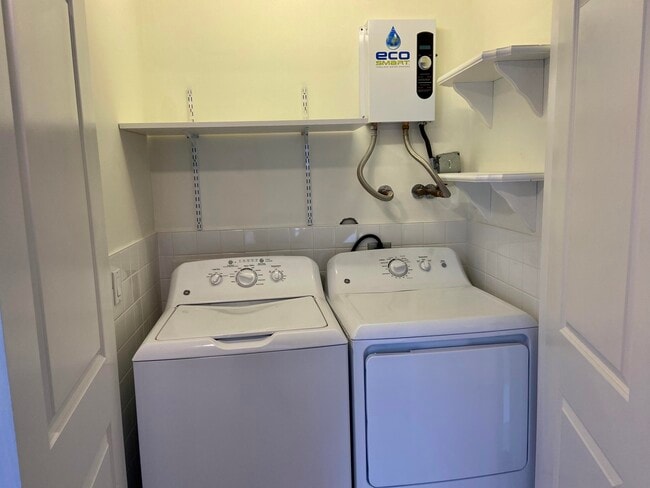 Building Photo - 320 Deer Creek Wildwood Ln E