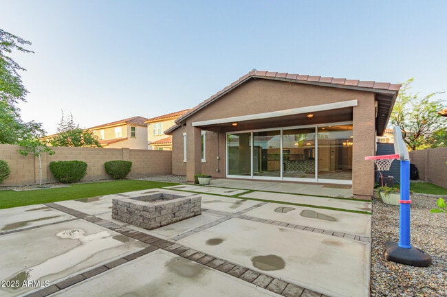 Building Photo - 743 E Constance Wy