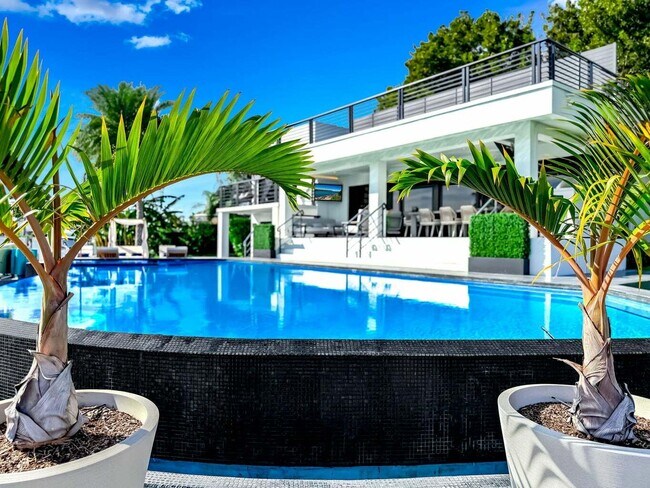 Building Photo - 2628 SE 10th St