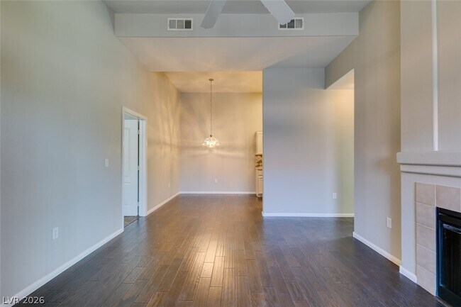 Building Photo - 2305 W Horizon Ridge Pkwy