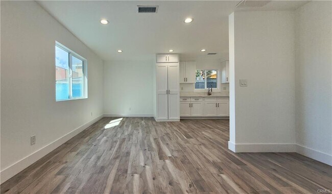 Building Photo - 1346 Fraser Ave