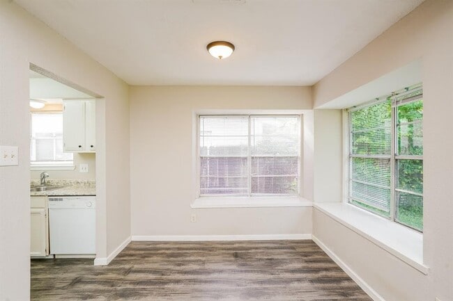 Building Photo - 16619 Barcelona Dr