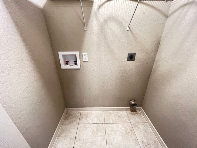 Building Photo - INCREDIBLE 3 Bedroom, 2 Bathroom Home in Ocala!!