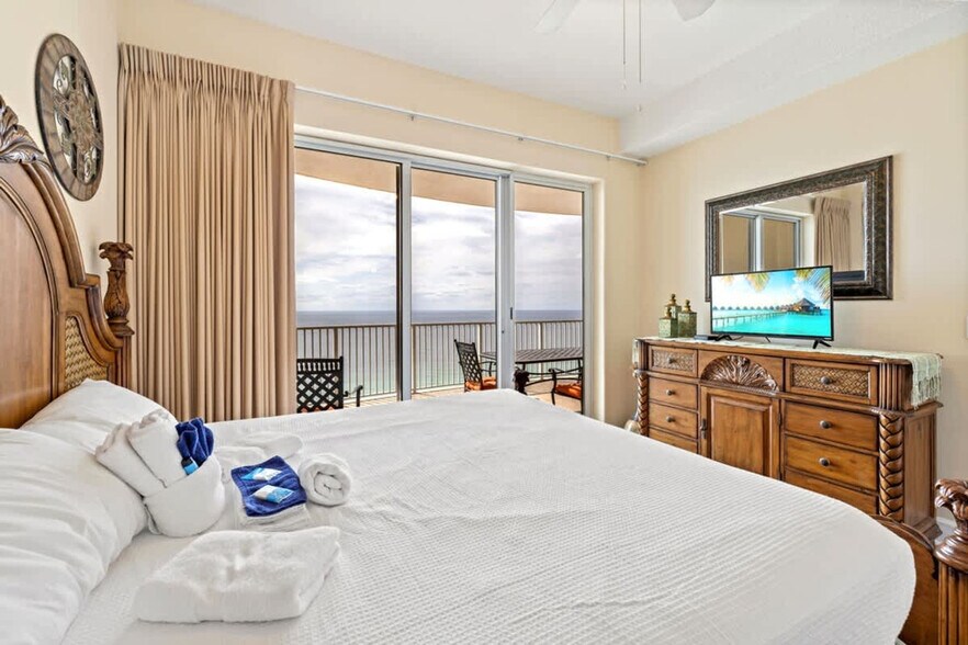 Building Photo - 10625 Front Beach Rd