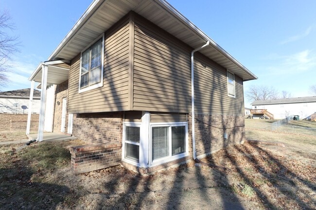 Building Photo - 1304 Essex Ct