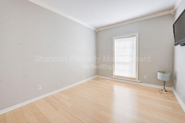 Building Photo - 2100 Tanglewilde St