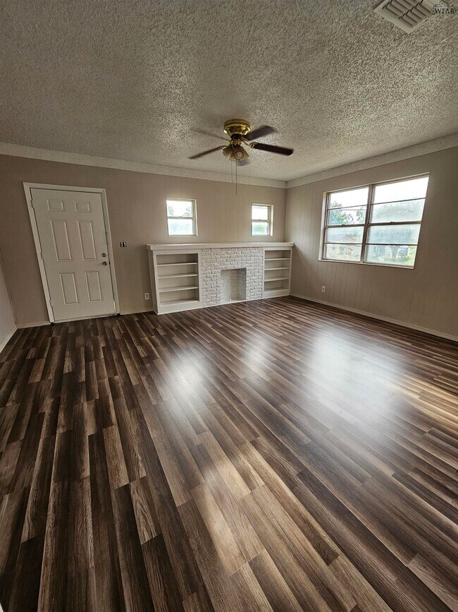 Building Photo - 1613 Beverly Dr