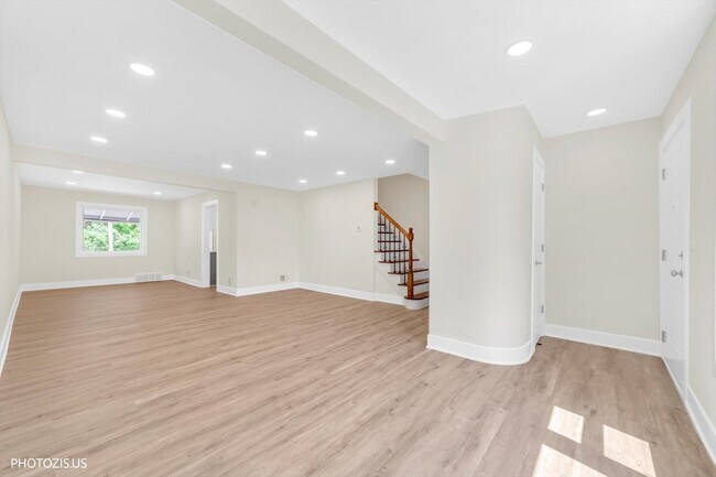 Building Photo - 803 Brummel St