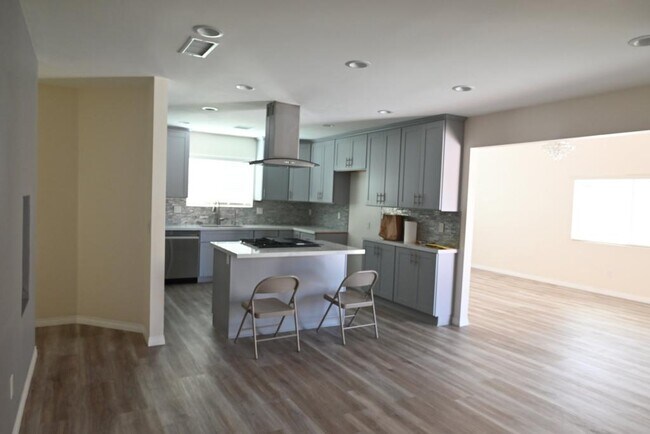 Building Photo - 20503 Madrona Ave