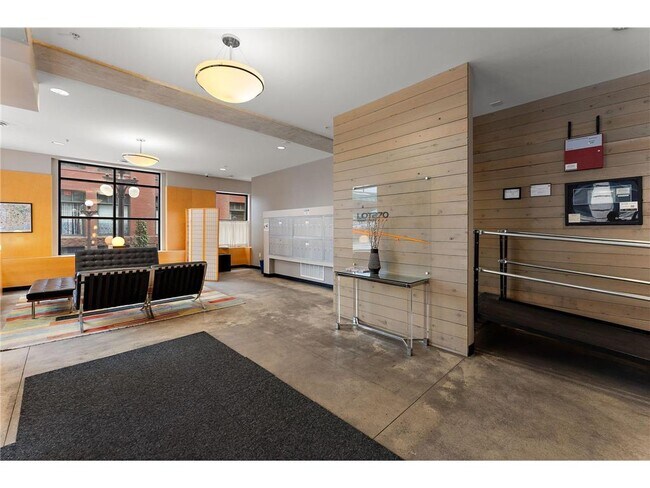 Building Photo - 270 4th St E
