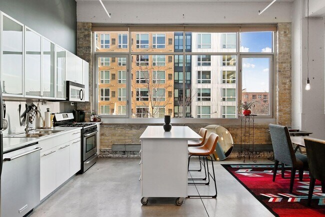 Building Photo - 700 N Washington Ave