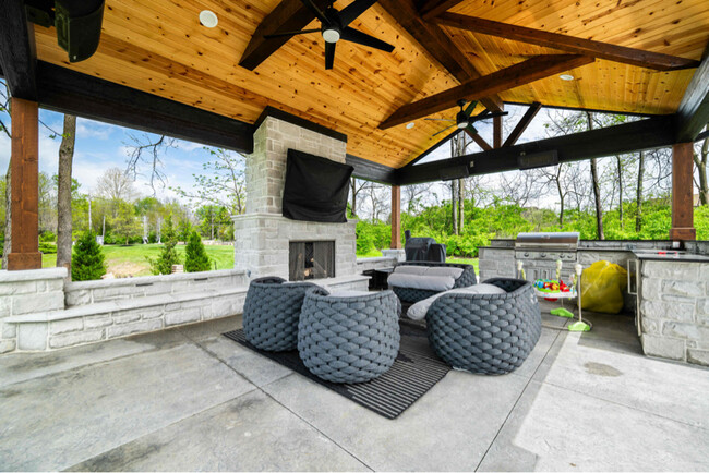 Building Photo - 5990 Hollow Ct