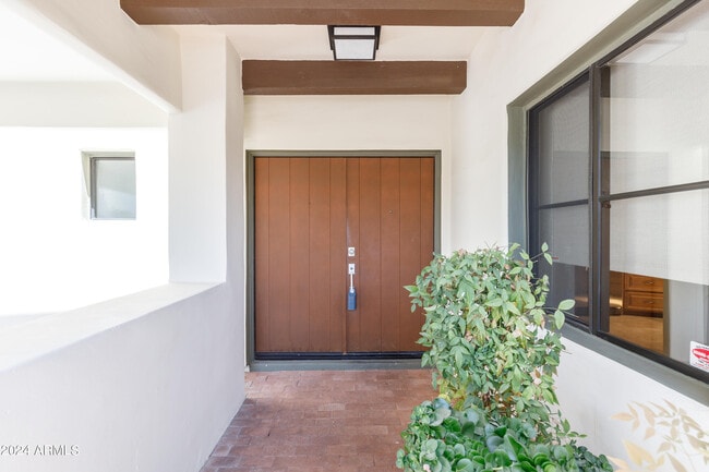 Building Photo - 5101 N Casa Blanca Dr