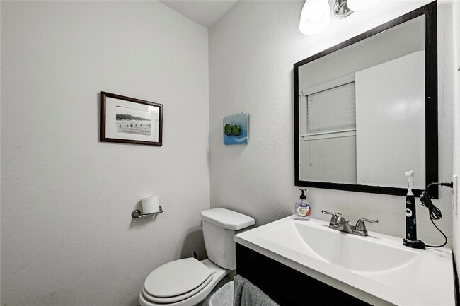 Building Photo - 9702 Oriole Dr