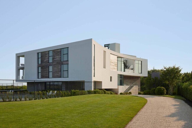 Building Photo - 951 Flying Point Rd
