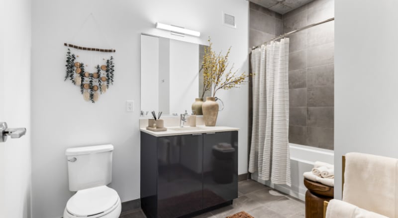 Building Photo - 331 W Illinois St