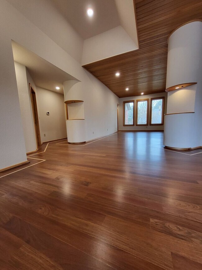 Building Photo - 604 Shadow Grove Ct