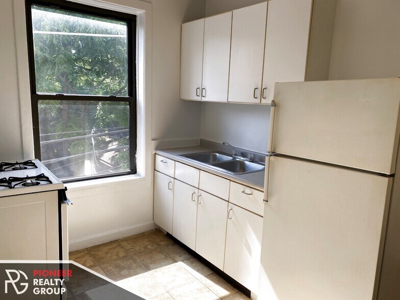 Building Photo - 2510 N Kedzie Blvd