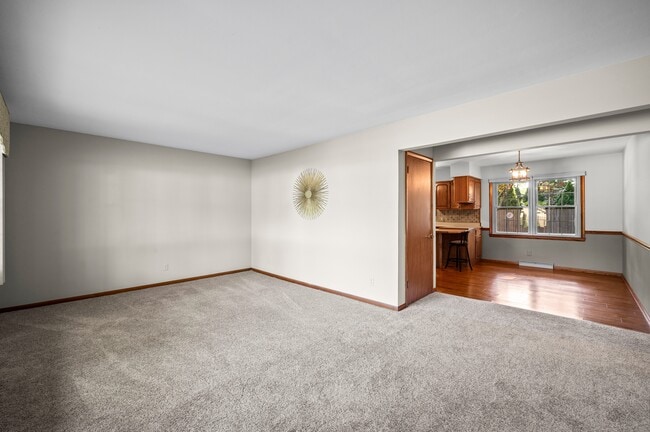 Building Photo - 1686 N Teakwood Dr