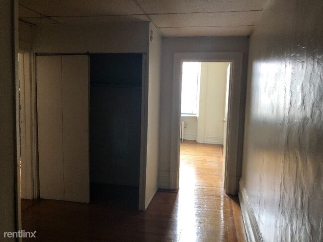 Building Photo - 2008 Walnut St