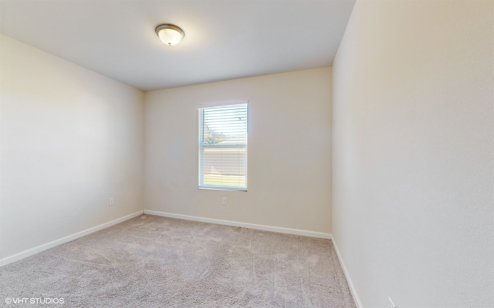 Building Photo - 400 Whispering Creek Ave