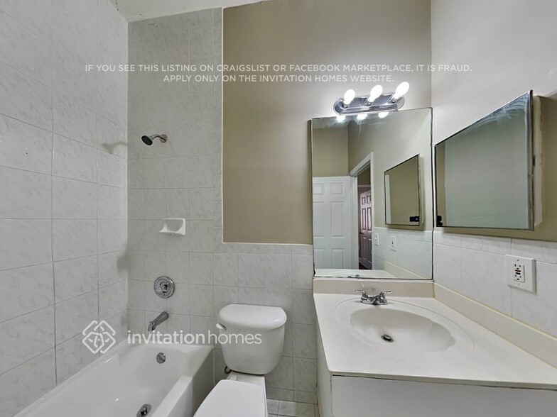 Building Photo - 8840 NW 147th Ln