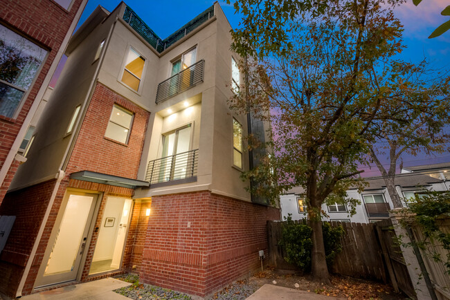 The expansive home from the front. - 4434 Holland Ave