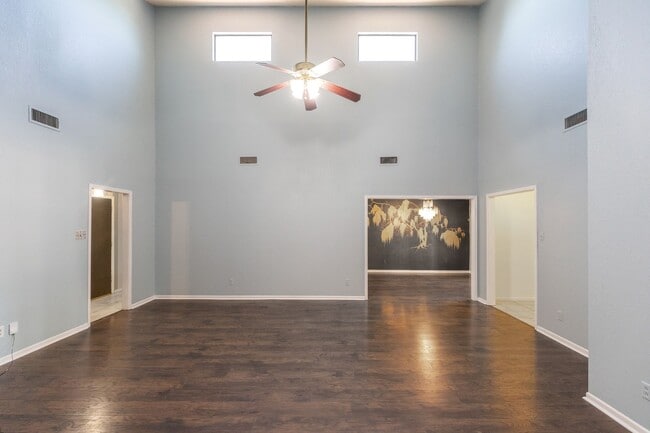 Building Photo - 2/2/2; newly painted walls, new flooring!