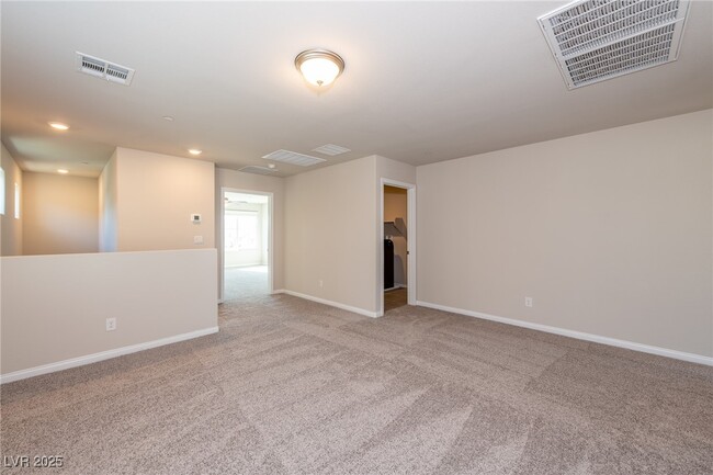 Building Photo - 480 Silverweed Ave