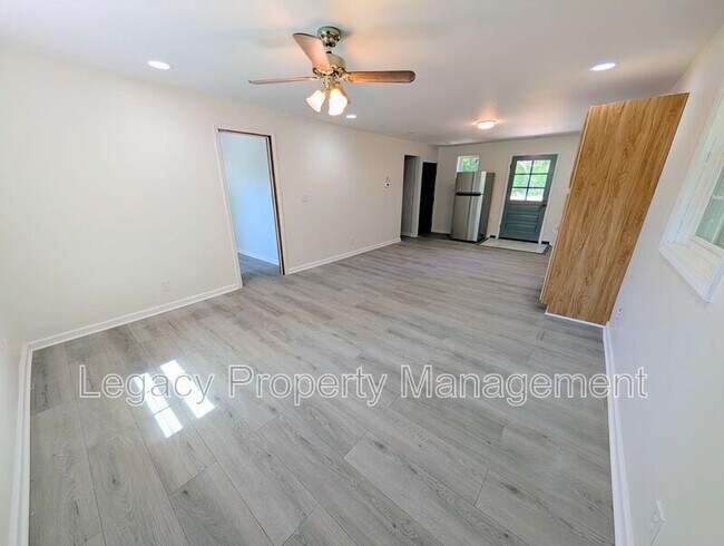 Building Photo - 4421 Kernersville Rd