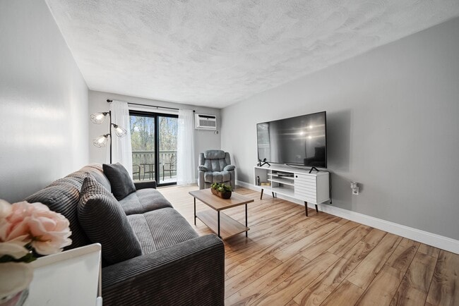 Building Photo - 33 Andrew St