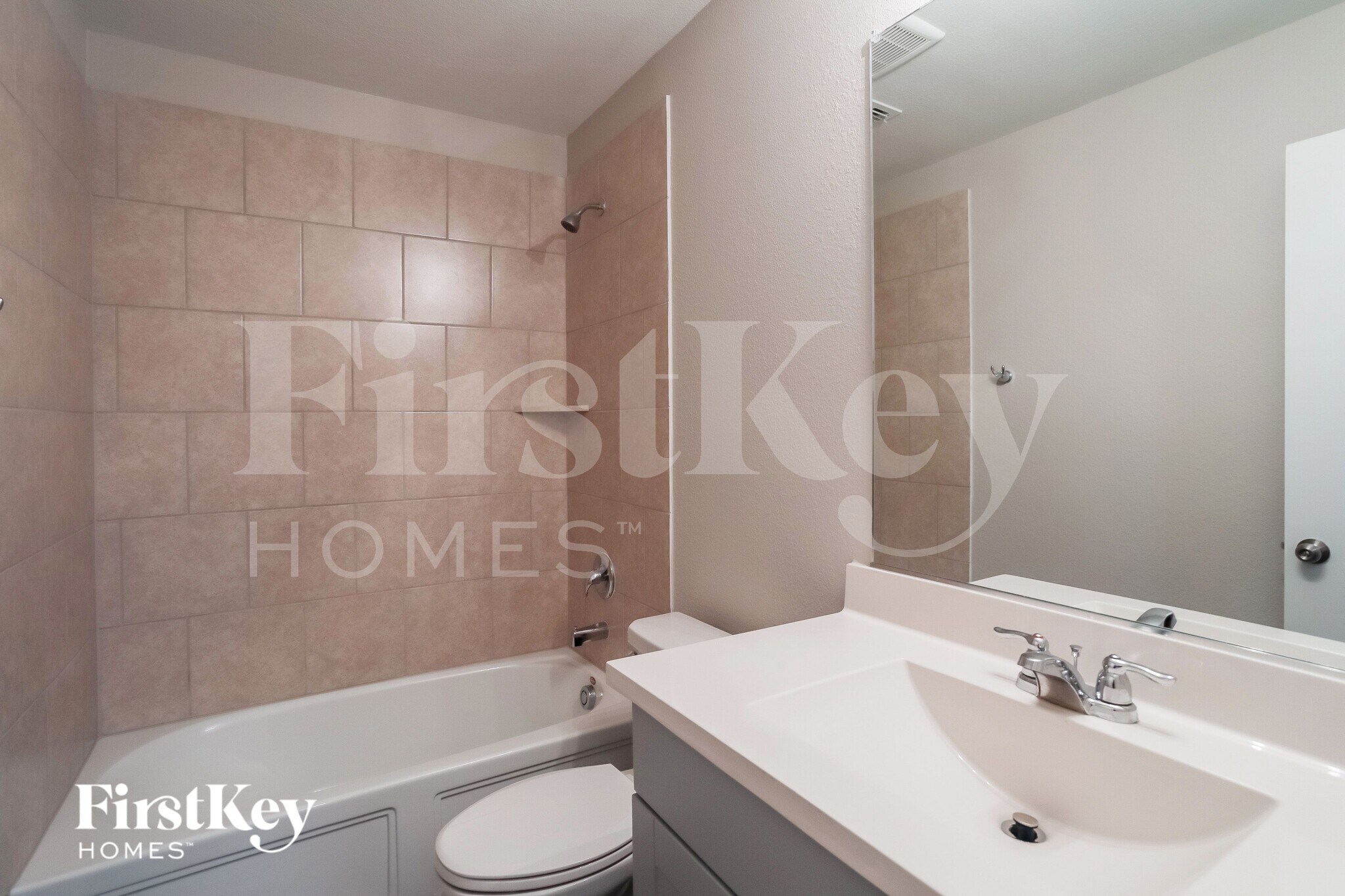 Building Photo - 301 Saguaro Dr