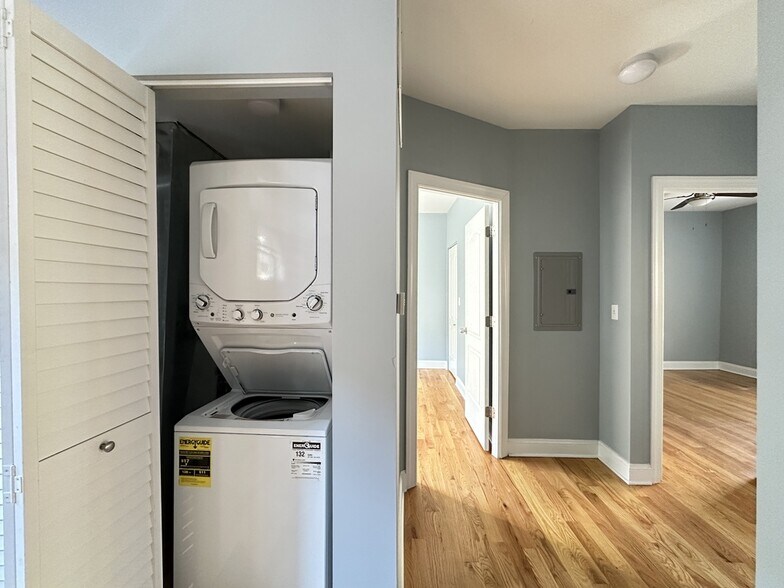 Building Photo - 1646 W Pratt Blvd