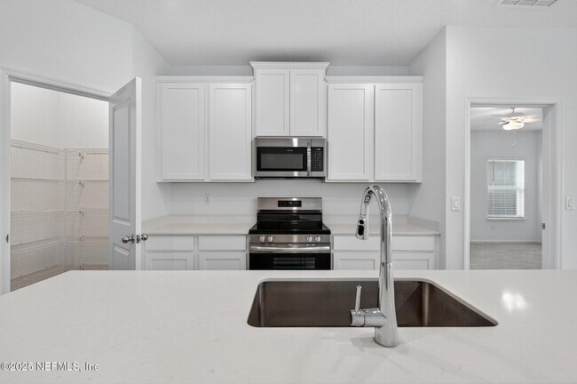 Building Photo - 7159 Pine River Ct
